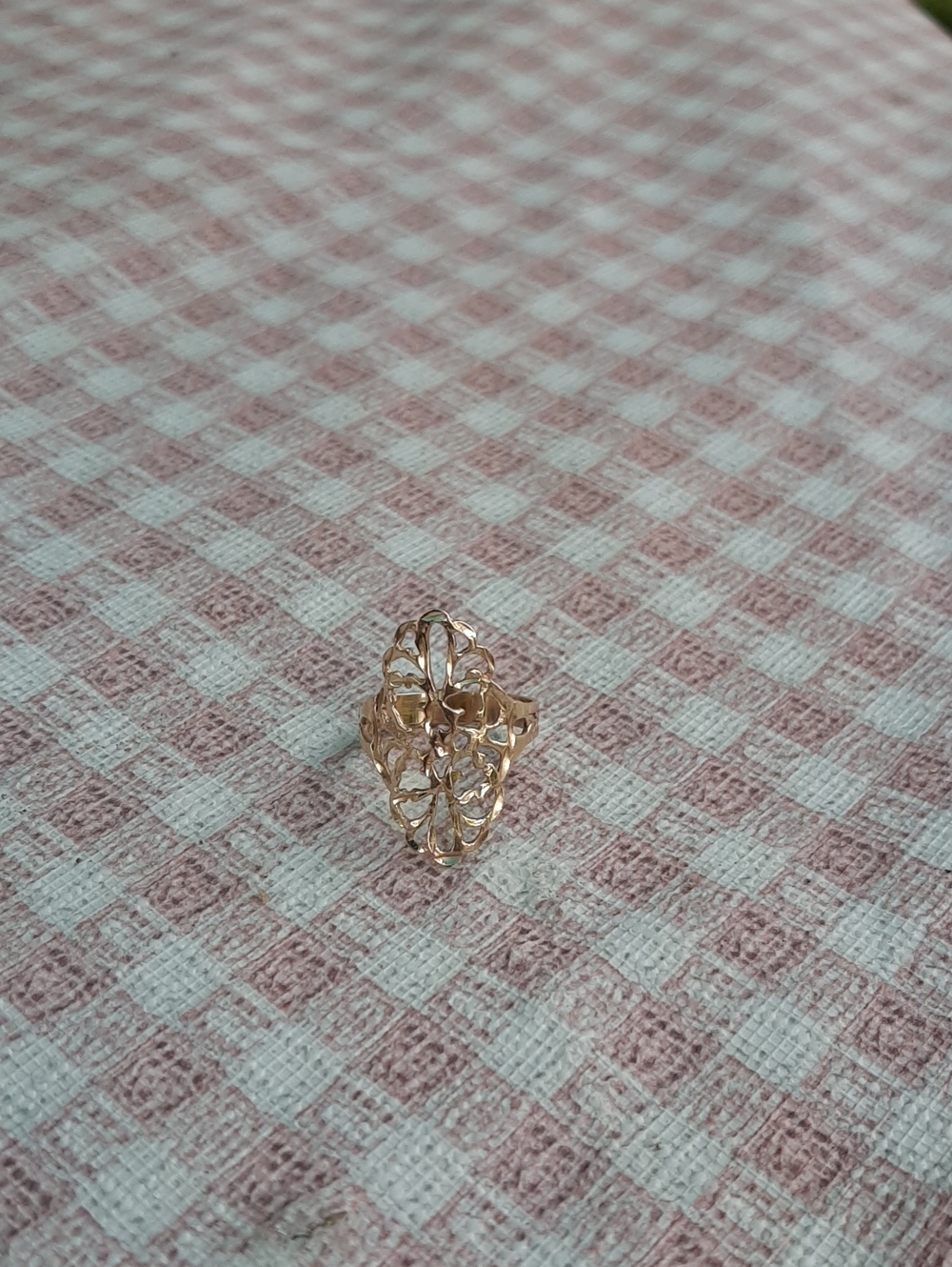 Beautiful 14k Scrollwork Ring. Lightweight